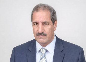 من يفتح أبواب الشاشات لمن لا يستحقون