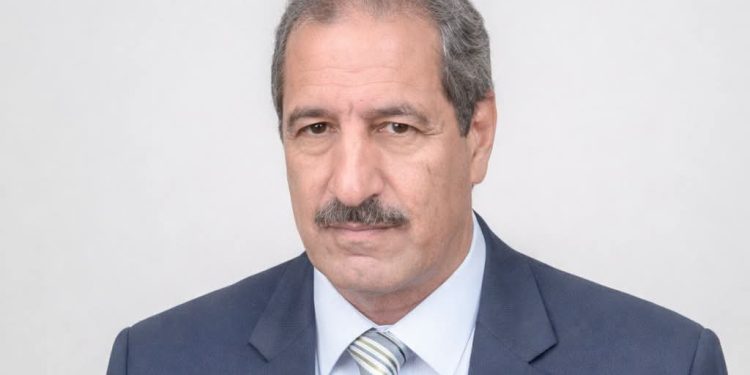 من يفتح أبواب الشاشات لمن لا يستحقون