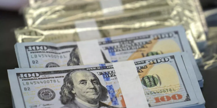 خبيرة اقتصادية تكشف أسباب صعود الدولار وتوقعات سعر صرف الجنيه المصري بنهاية العام