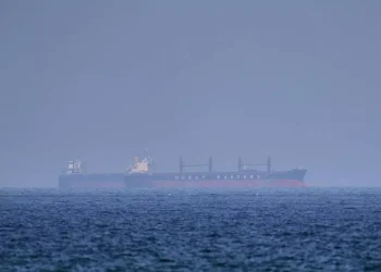 البحرية الإيطالية تؤكد أنها ستضمن المرور الآمن للسفن الإيطالية عبر مضيق باب المندب