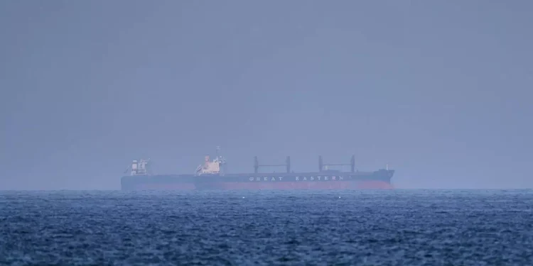 البحرية الإيطالية تؤكد أنها ستضمن المرور الآمن للسفن الإيطالية عبر مضيق باب المندب