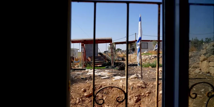 مسؤول فلسطيني : خطة إسرائيلية لإعادة هندسة الضفة وتحويلها إلى سجون مغلقة