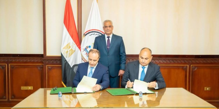وزير الدولة للإنتاج الحربى يشهد توقيع مذكرة تفاهم بين «تويا تكنولوجى» وIntel