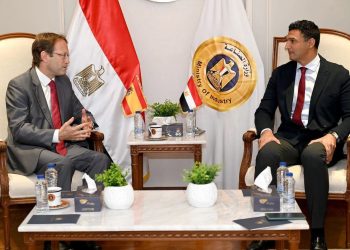 وزير الصناعة يبحث مع سفير إسبانيا لدى مصر سبل تعزيز التعاون الصناعي المشترك وجذب الشركات الإسبانية إلى السوق المصرى