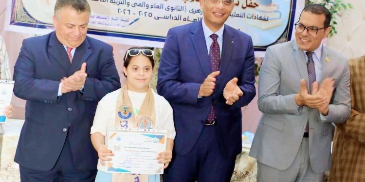 محافظ البحر الأحمر يكرم 101 من أوائل الشهادات ويؤكد التفوق بداية لطريق أوسع لخدمة الوطن
