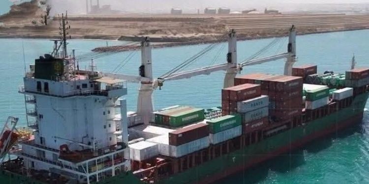بدء التشغيل التجريبى لمحـطة البضائع العامة والصب بميناء السخنة