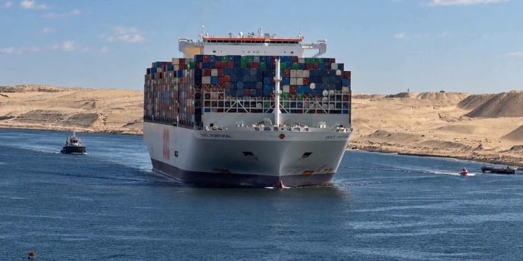 عودة الخط الملاحي COSCO للعبور من قناة السويس