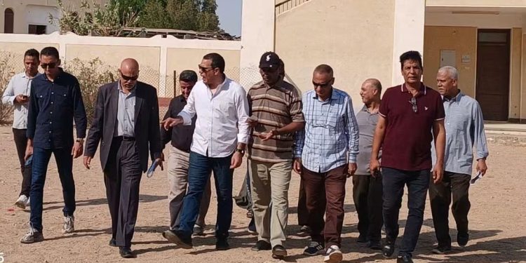 وكيل تعليم البحر الأحمر يتابع العملية التعليمية من رأس حدربة إلى حلايب