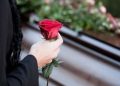 عادت من الموت بعد ساعات من دفنها