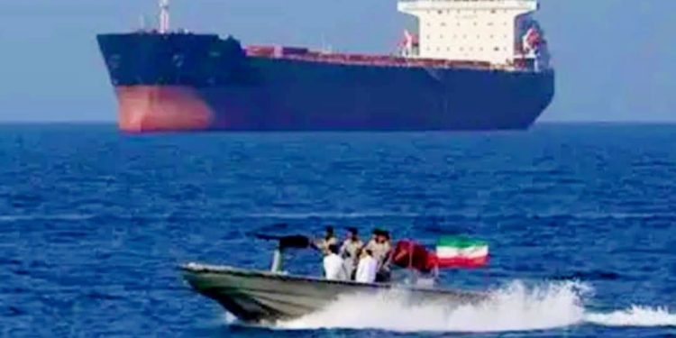 تحرك أوروبى جديد ضد إيران.. ومضيق هرمز على طاولة اجتماع دفاعى