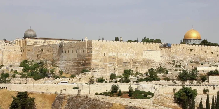 مستشار محافظة القدس : قرار “اليونسكو” بشأن القدس ينسف شرعية السردية الإسرائيلية