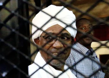 الرئيس السوداني السابق عمر البشير يطلب السماح بالسفر خارج السودان لتلقي العلاج