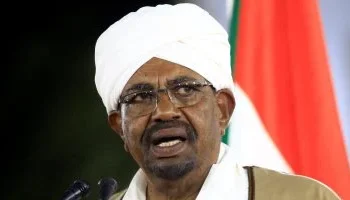 رويترز نقل عمر البشير إلى الخرطوم لتلقي العلاج بعد تدهور حالته الصحية