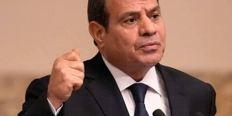 السيسي يصل ماليزيا   ورئيس الوزراء أنور إبراهيم يستقبله بمطار كوالالمبور