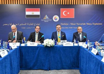 وزير المالية في لقائه مع عدد من المستثمرين الأتراك على هامش مشاركته بمنتدى أسطنبول الاقتصادى