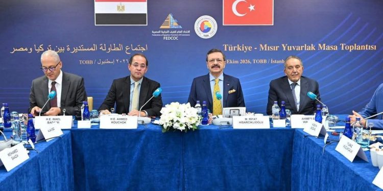 وزير المالية في لقائه مع عدد من المستثمرين الأتراك على هامش مشاركته بمنتدى أسطنبول الاقتصادى