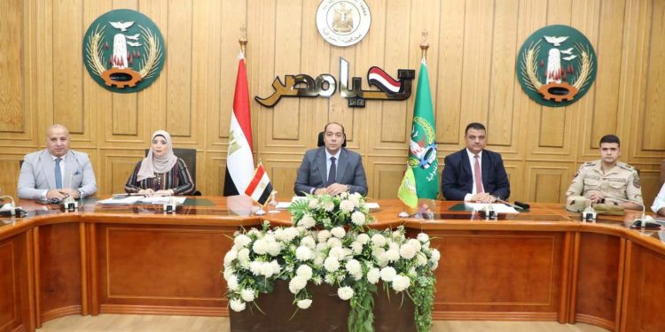 نائب المحافظ يعقد اجتماعًا تنسيقيًا لمتابعة تسليم الأراضي لمشروعات المبادرة الرئاسية “حياة كريمة”