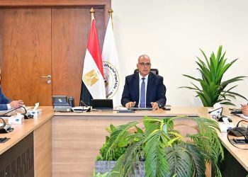 سويلم يتابع جهود التحول الرقمى والتوسع فى تطبيق التوأمة الرقمية للترع