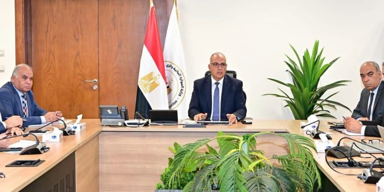 سويلم يتابع جهود التحول الرقمى والتوسع فى تطبيق التوأمة الرقمية للترع