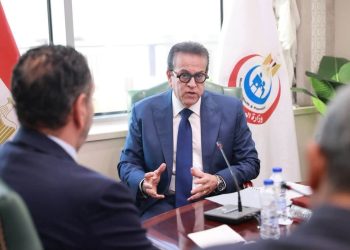 وزير الصحة يستقبل ممثلي «ميدترونيك» لبحث تعزيز التعاون في الجراحات الروبوتية والتكنولوجيا الطبية المتقدمة