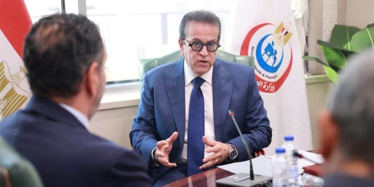 وزير الصحة يستقبل ممثلي «ميدترونيك» لبحث تعزيز التعاون في الجراحات الروبوتية والتكنولوجيا الطبية المتقدمة