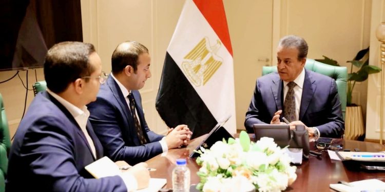 وزير الصحة يبحث مع «الرضوان» الشريك المعتمد لـ«سامسونج» توطين صناعة أجهزة الموجات فوق الصوتية وتصديرها لأفريقيا
