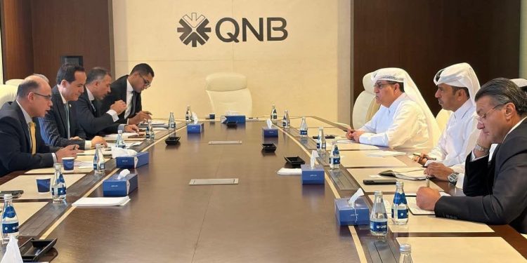 وزير الاستثمار والتجارة الخارجية يبحث مع الرئيس التنفيذي لمجموعة QNB تعزيز الترويج للطروحات الحكومية المصرية وجذب الاستثماراتوالتجارة الخارجية يبحث مع الرئيس التنفيذي لمجموعة QNB تعزيز الترويج للطروحات الحكومية المصرية وجذب الاستثمارات