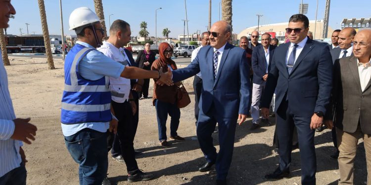 محافظ السويس يتابع جاهزية معدات وأجهزة المحافظة لمواجهة الأزمات والكوارث