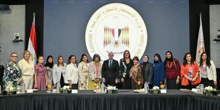 وزارة الصناعة تدعو المصانع المتعثرة للاستفادة من خدمات صندوق إعادة هيكلة المصانع المتعثرة من خلال الدخول على منظومة دعم المصنعين