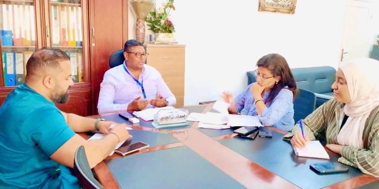 وكيل صحة البحر الأحمر يناقش خطة العمل بالمستشفيات ويؤكد أهمية رفع كفاءة الأداء وتحسين الخدمات الطبية