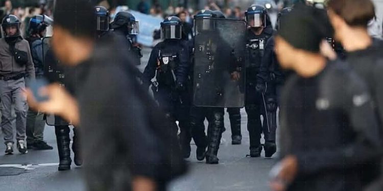 فرنسا تغرق فى احتجاجات عنـيفة..حركة طلاب تـهدد أمن البلاد
