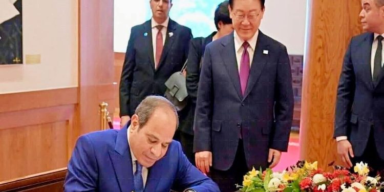 السيسى ونظيره الكورى يشهدان توقيع عدد من الاتفاقيات ومذكرات التفاهم لتعزيز التعاون بين البلدين