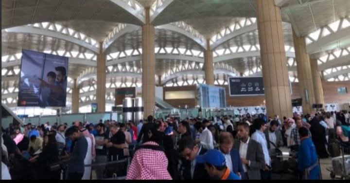 تحالف دعم الشرعية حريق نتج عن استهداف الصالة رقم 4 بمطار الملك خالد