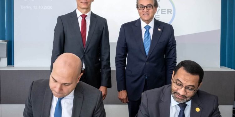 وزير الصحة يزور مقر «باير» الألمانية لبحث تعزيز التعاون الصحي وتوطين الصناعة على هامش قمة برلين