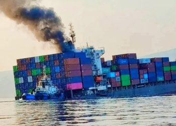 عاجل | غرق سفينة حاويات إثر اصطدامها بلغم بحري جنوب مضيق هرمز واشتعال النيران على متنها