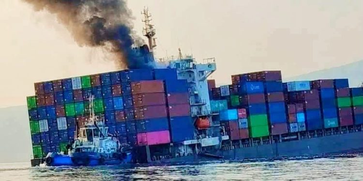 عاجل | غرق سفينة حاويات إثر اصطدامها بلغم بحري جنوب مضيق هرمز واشتعال النيران على متنها