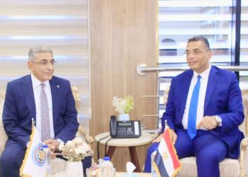 محافظ البحر الأحمر يبحث مع قيادات المديرية المالية تعزيز التعاون المؤسسى ودعم خطط التنمية