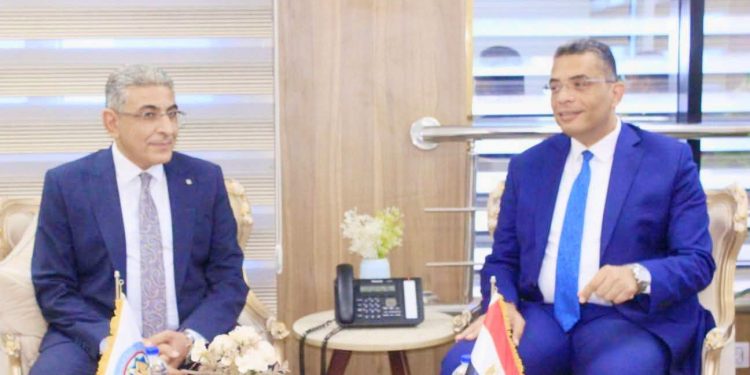محافظ البحر الأحمر يبحث مع قيادات المديرية المالية تعزيز التعاون المؤسسى ودعم خطط التنمية