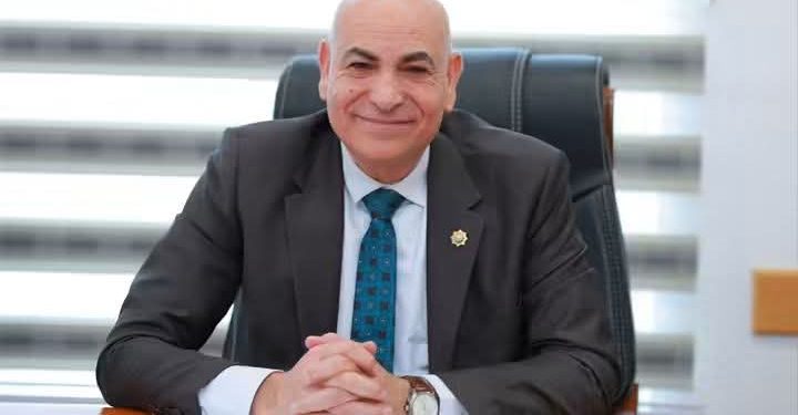 رئيس جامعة مدينة السادات يترأس اجتماع لجنة المختبرات والأجهزة العلمية لمتابعة المشروعات الاستثمارية والإعداد للموازنة الجديدة