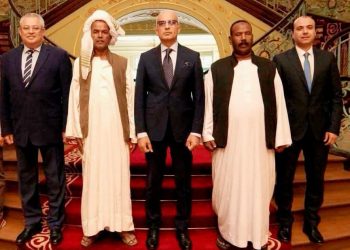 مشايخ حلايب وشلاتين يشيدون بجهود جامعة عين شمس فى خدمة أهالي الجنوب ويثمنون دورها التنموي والإنسانى