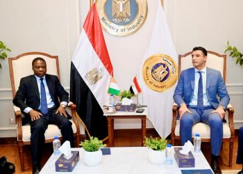 مصر وكوت ديفوار تبحثان تعزيز التعاون الصناعي وجذب استثمارات مشتركة في قطاعات واعدة