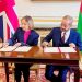 عمان وبريطانيا توقّعان خطابى نوايا للتعاون فى الفضاء والذكاء الاصطناعى بالتعليم