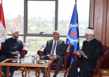 محافظ السويس يستقبل وزير الأوقاف ومفتي الجمهورية للتهنئة بالعيد القومي الـ53