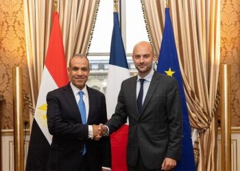 وزير الخارجية يبحث مع نظيره الفرنسي احتواء التصعيد العسـكرى فى المنطقة
