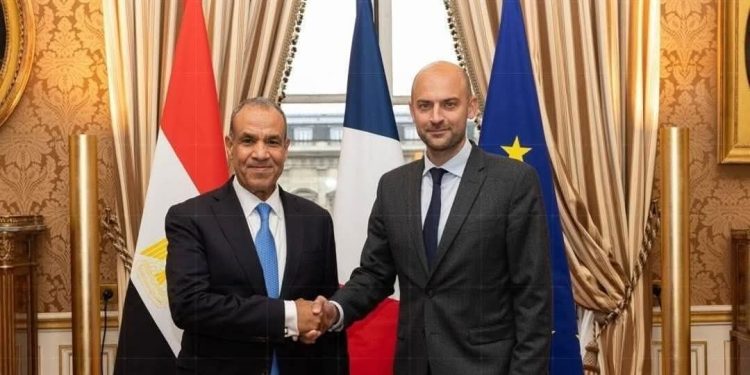 وزير الخارجية يبحث مع نظيره الفرنسي احتواء التصعيد العسـكرى فى المنطقة