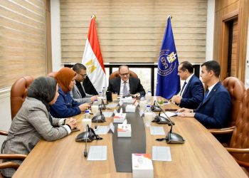 رئيس هيئة الدواء يبحث مع شركة المهن الطبية للأدوية سبل دعم التصنيع المحلي وتعزيز توافر المستحضرات الدوائية
