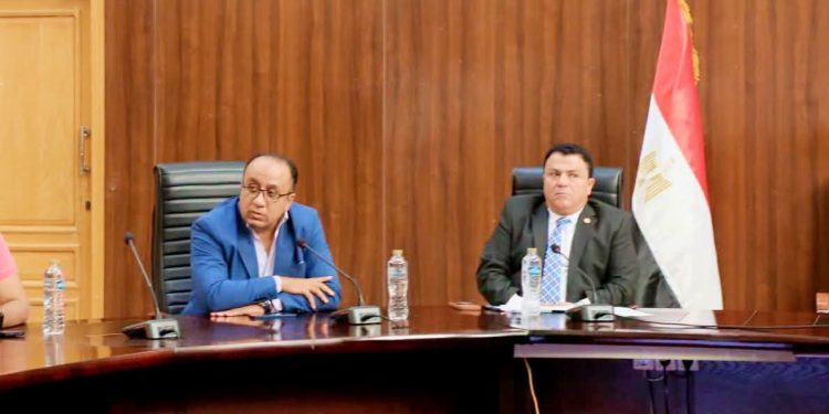 سكرتير عام البحر الأحمر يتابع الموقف التنفيذي للمشروعات التنموية والخدمية بحلايب وشلاتين