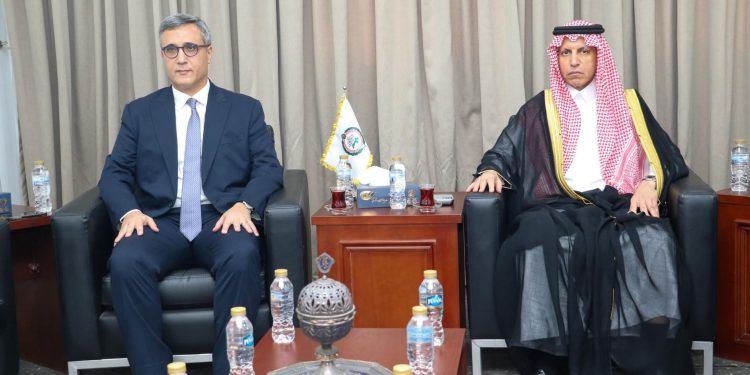 رئيس البرلمان العربي يستقبل سفير الجزائر لدى مصر