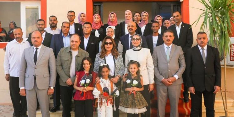 منال وحنان : يفتتحان مركز معلومات شبكات المرافق والتخطيط العمراني بمدينة الخارجة بالوادي الجديد